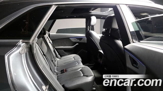 Audi Q7 2021 — ფოტო 12/20