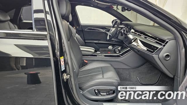Audi A8 2021 — ფოტო 11/20