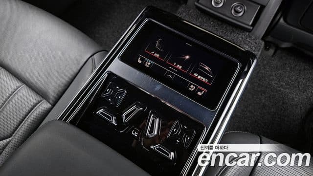 Audi A8 2021 — ფოტო 18/20