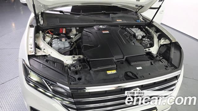 Volkswagen Touareg 2023 — ფოტო 6/20