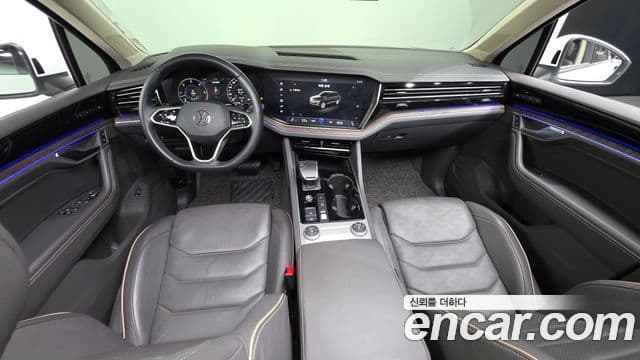 Volkswagen Touareg 2023 — ფოტო 7/20