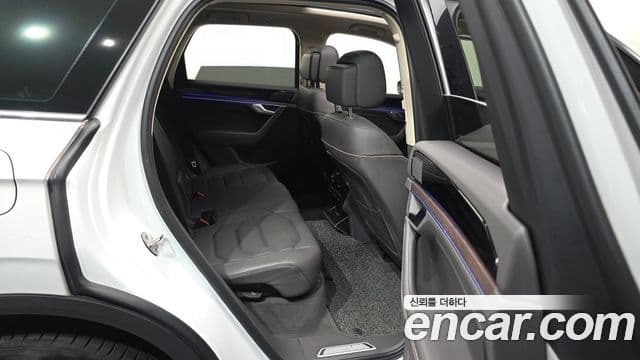 Volkswagen Touareg 2023 — ფოტო 12/20