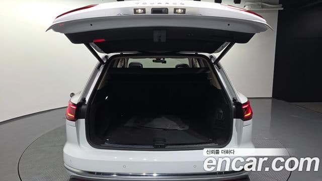 Volkswagen Touareg 2023 — ფოტო 20/20