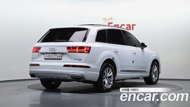 Audi Q7 2019 — Şəkil 1/20