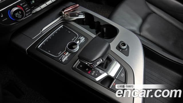 Audi Q7 2019 — Şəkil 7/20
