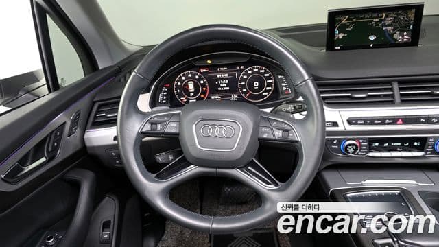 Audi Q7 2019 — Şəkil 13/20
