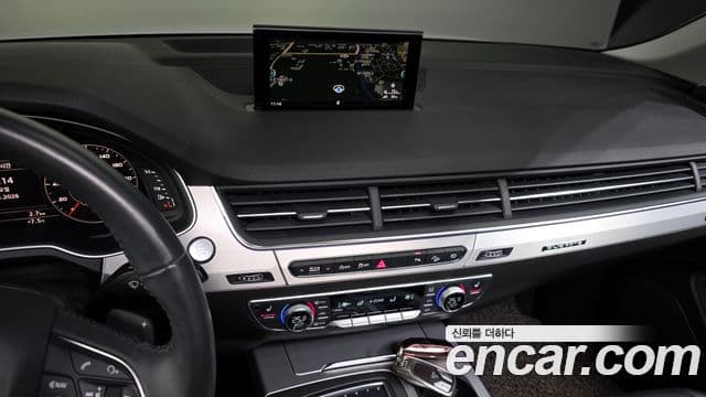 Audi Q7 2019 — Şəkil 15/20