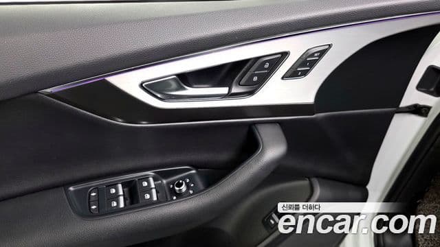 Audi Q7 2019 — Şəkil 17/20