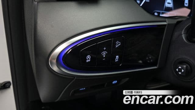 Genesis GV70 2021 — ფოტო 18/20
