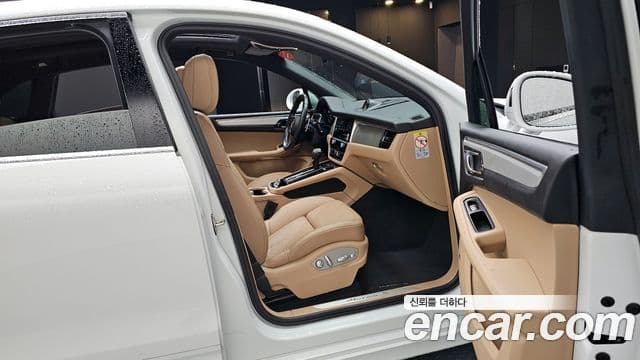 Porsche Macan 2022 — Şəkil 11/20