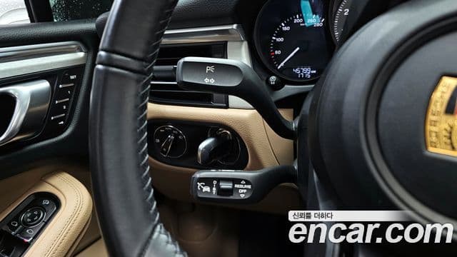 Porsche Macan 2022 — Şəkil 18/20