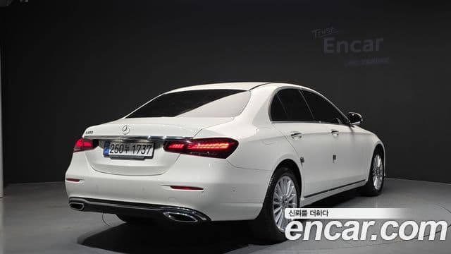 Mercedes-Benz E-Class 2022 — ფოტო 1/20