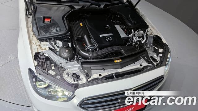 Mercedes-Benz E-Class 2022 — ფოტო 5/20