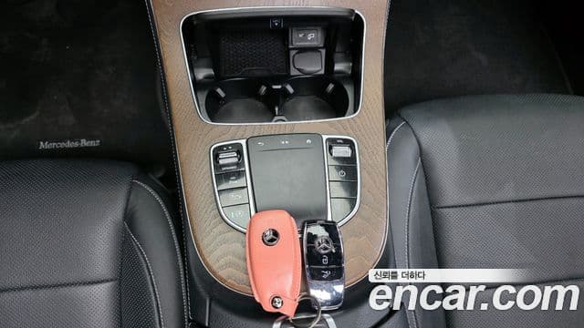 Mercedes-Benz E-Class 2022 — ფოტო 7/20