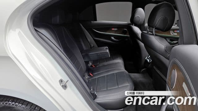Mercedes-Benz E-Class 2022 — ფოტო 12/20