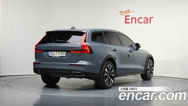 Volvo V60 Cross Country 2022 — Şəkil 2/20