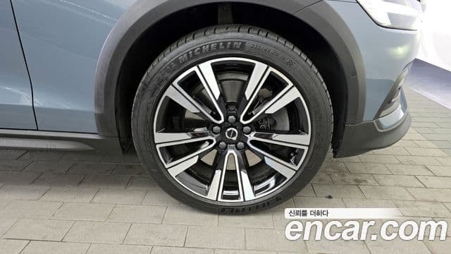 Volvo V60 Cross Country 2022 — Şəkil 5/20