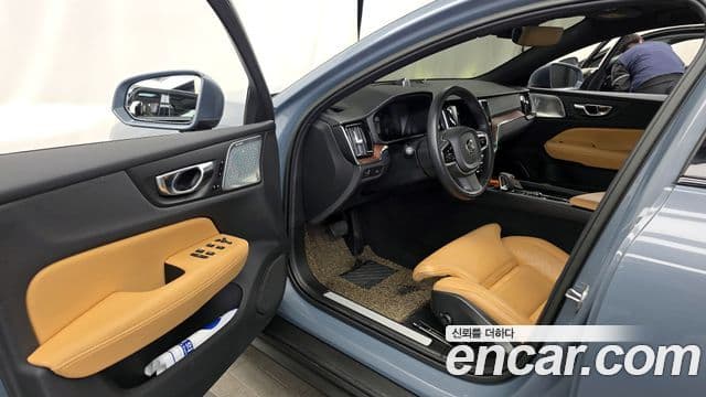 Volvo V60 Cross Country 2022 — Şəkil 10/20