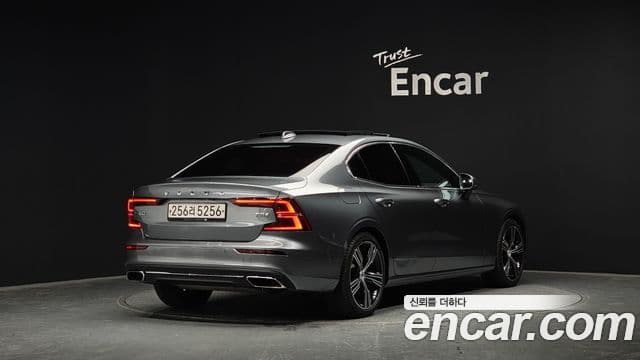 Volvo S60 2019 — ფოტო 2/20