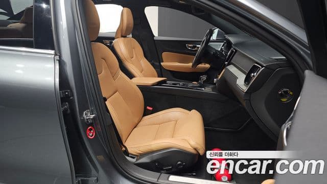 Volvo S60 2019 — ფოტო 10/20