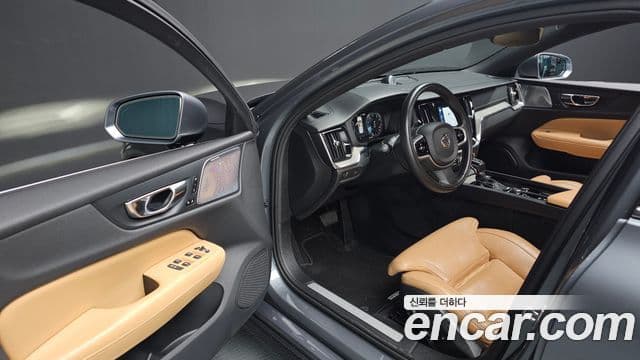 Volvo S60 2019 — ფოტო 11/20