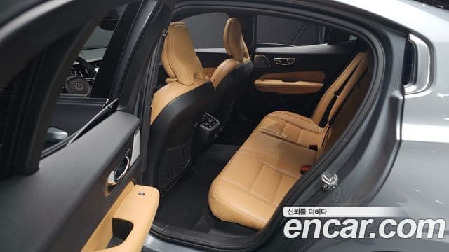 Volvo S60 2019 — ფოტო 12/20