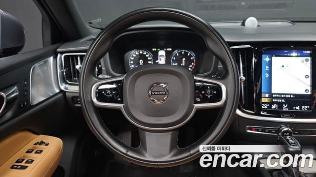 Volvo S60 2019 — ფოტო 13/20