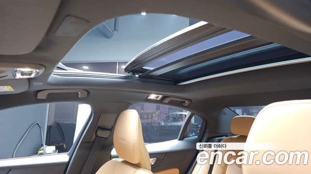 Volvo S60 2019 — ფოტო 19/20