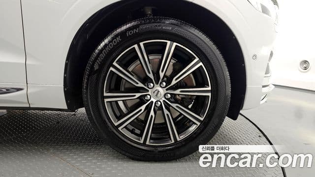 Volvo XC60 2018 — Photo 16/20