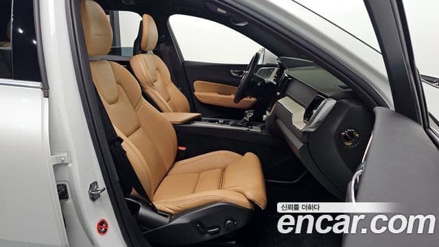 Volvo XC60 2018 — Photo 3/20