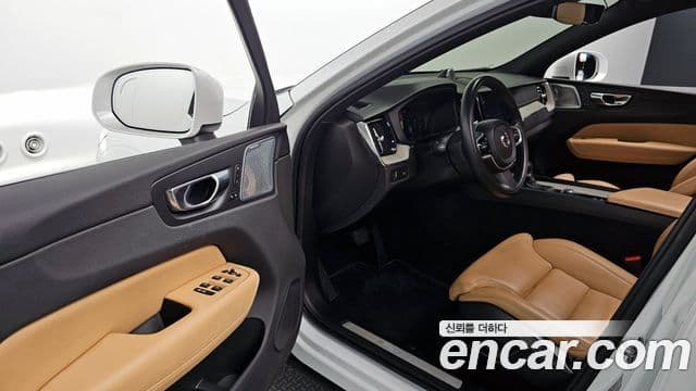 Volvo XC60 2018 — Photo 15/20