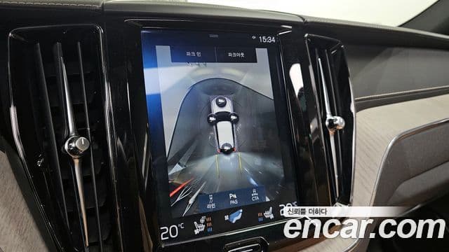 Volvo XC60 2018 — Photo 20/20
