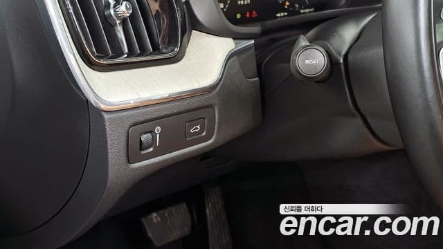 Volvo XC60 2018 — Photo 5/20