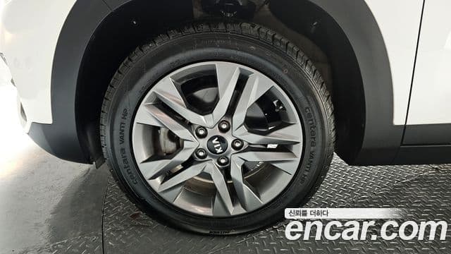Kia Seltos 2020 — ფოტო 5/20
