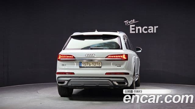 Audi Q7 2021 — ფოტო 4/20