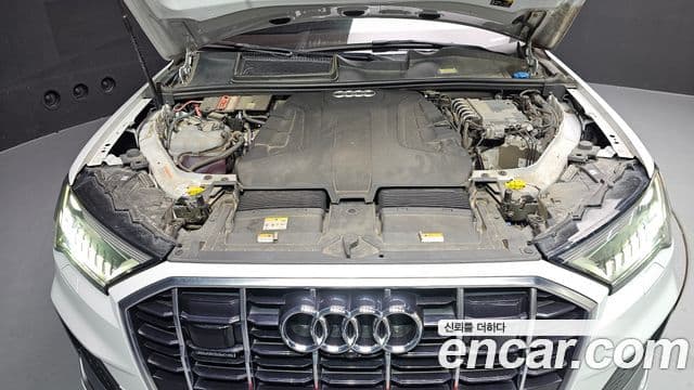 Audi Q7 2021 — ფოტო 6/20