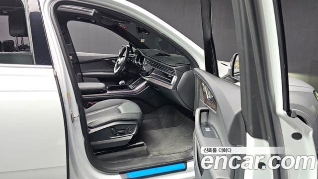 Audi Q7 2021 — ფოტო 11/20