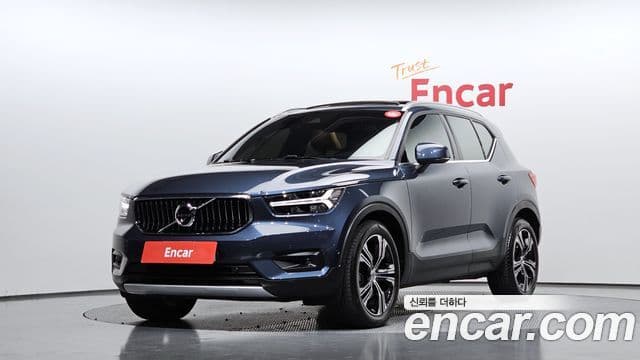 Volvo XC40 2021 — Photo 18/20