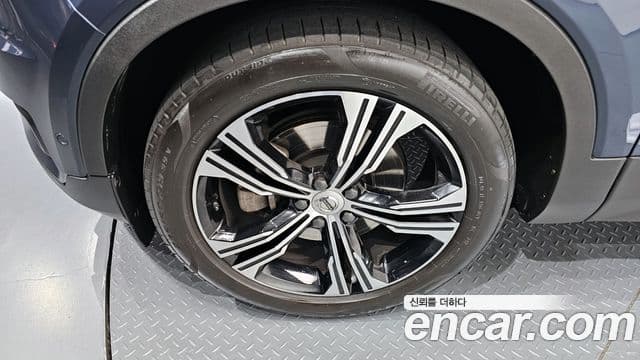 Volvo XC40 2021 — Photo 3/20