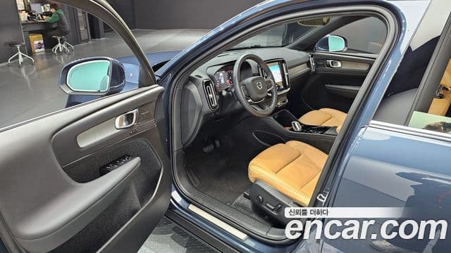 Volvo XC40 2021 — Photo 8/20