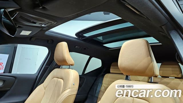 Volvo XC40 2021 — Photo 6/20