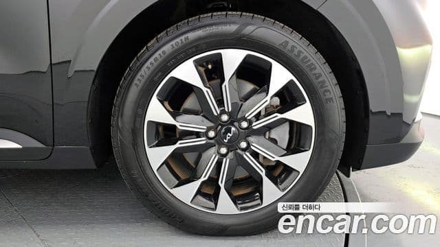 Kia Carnival 2023 — ფოტო 5/20