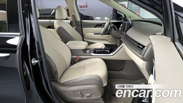 Kia Carnival 2023 — ფოტო 11/20