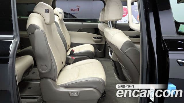Kia Carnival 2023 — ფოტო 12/20