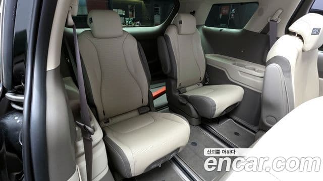 Kia Carnival 2023 — ფოტო 13/20