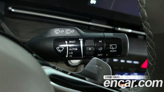 Kia Carnival 2023 — ფოტო 18/20