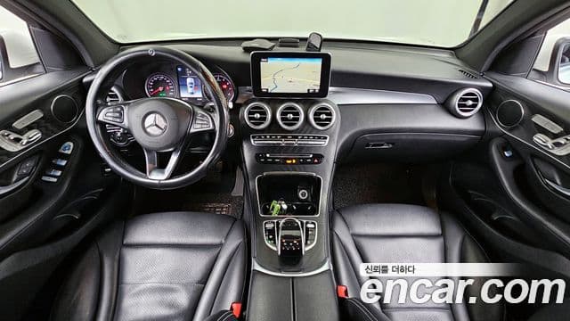 Mercedes-Benz GLC-Class 2019 — Photo 6/20