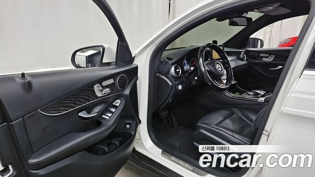 Mercedes-Benz GLC-Class 2019 — Photo 18/20