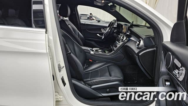 Mercedes-Benz GLC-Class 2019 — Photo 9/20