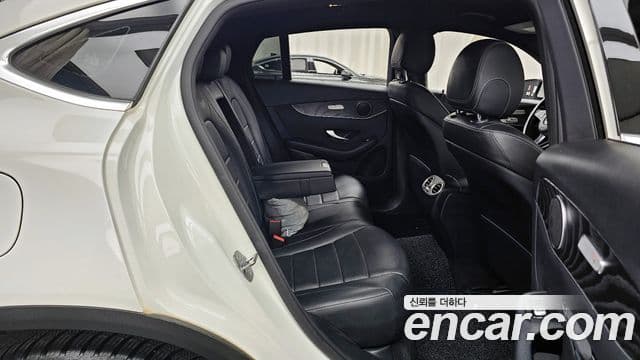 Mercedes-Benz GLC-Class 2019 — Photo 8/20